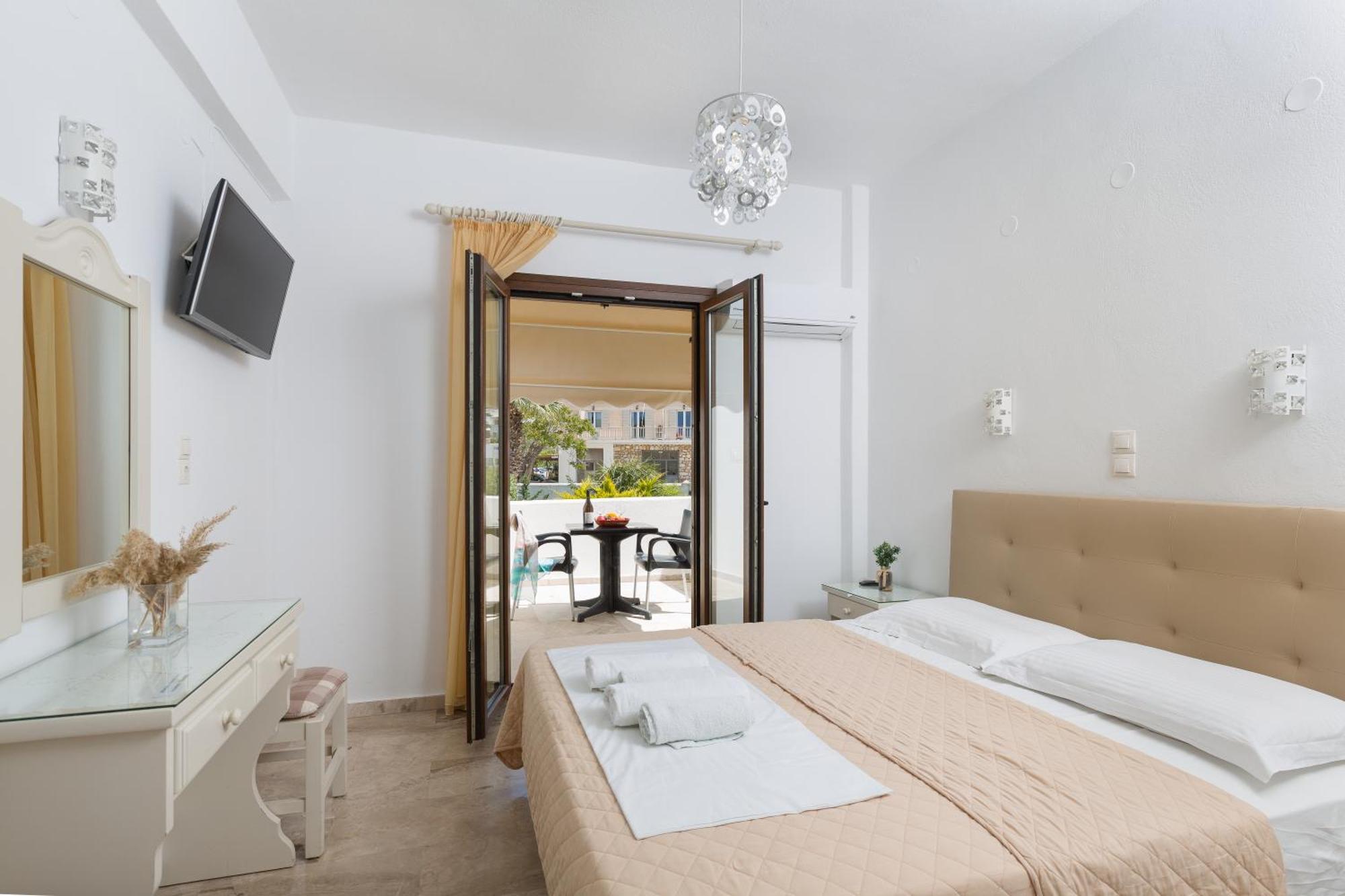 Vassiliki Rooms Parikia  Exterior photo